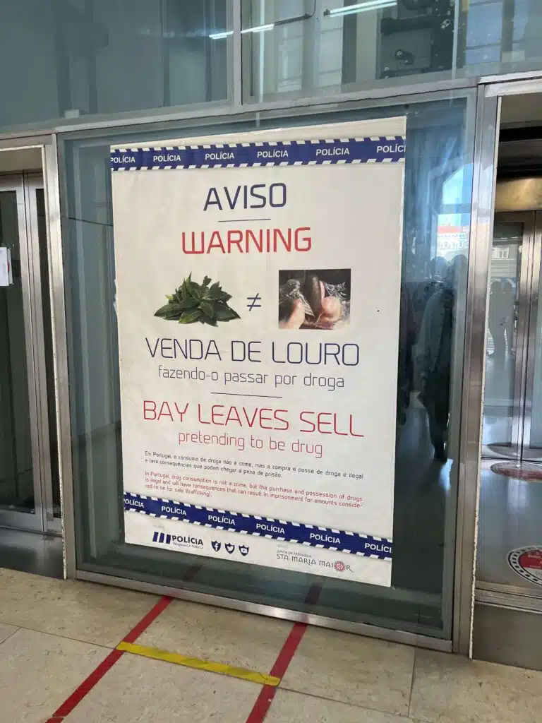 Sign in Lisbon, Portugal warning of bay leaves being sold pretending to be drugs