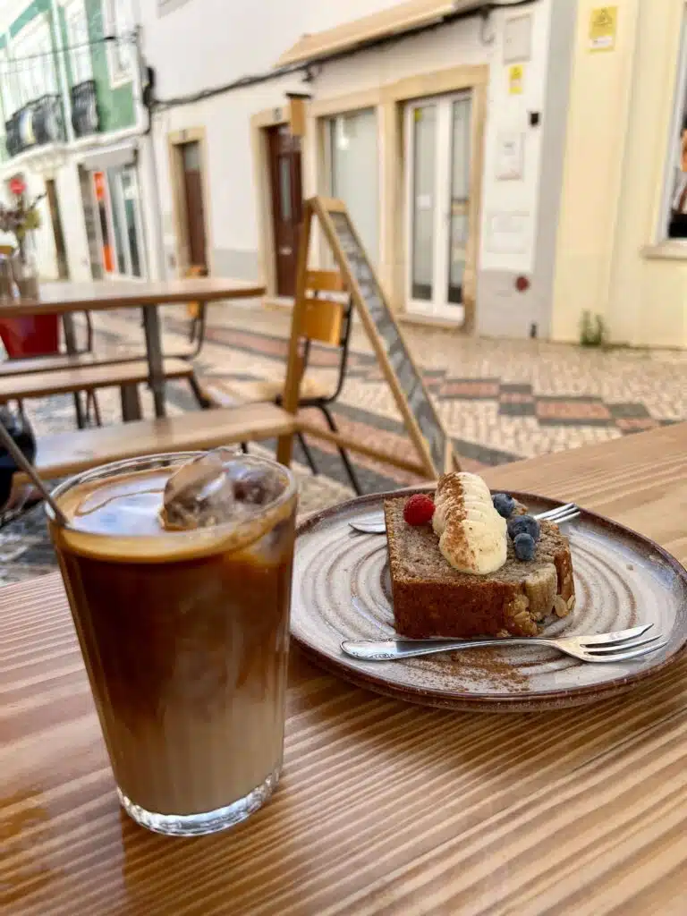 Vegan breakfast at Goldig Café in Lagos, Portugal