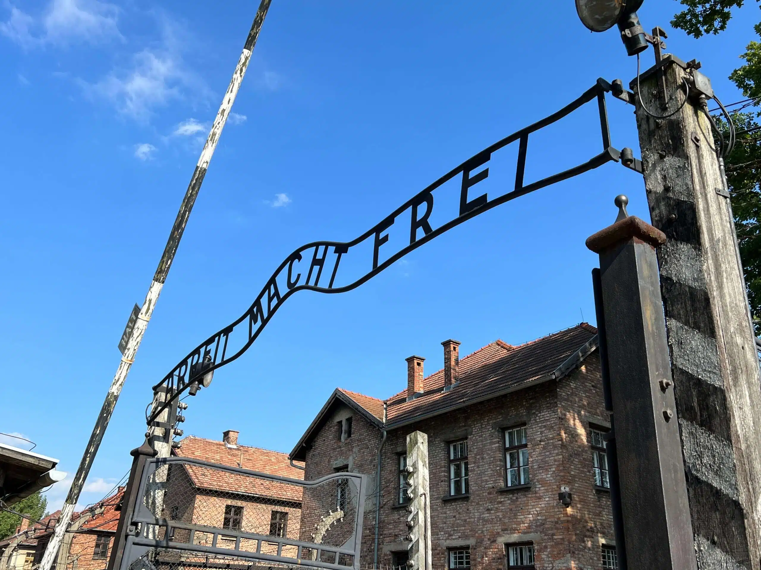 The gate to Auschwitz with a sign that translates to "work sets you free"