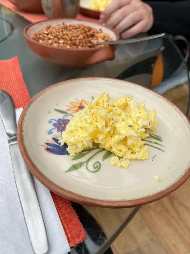 Scrambled eggs for breakfast at Skylodge Adventure Suites