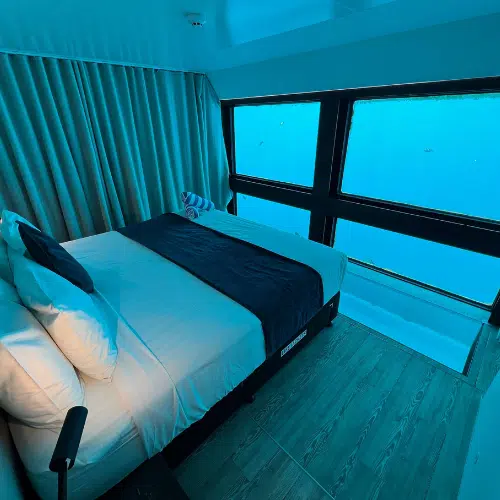 Reefsuite underwater hotel room