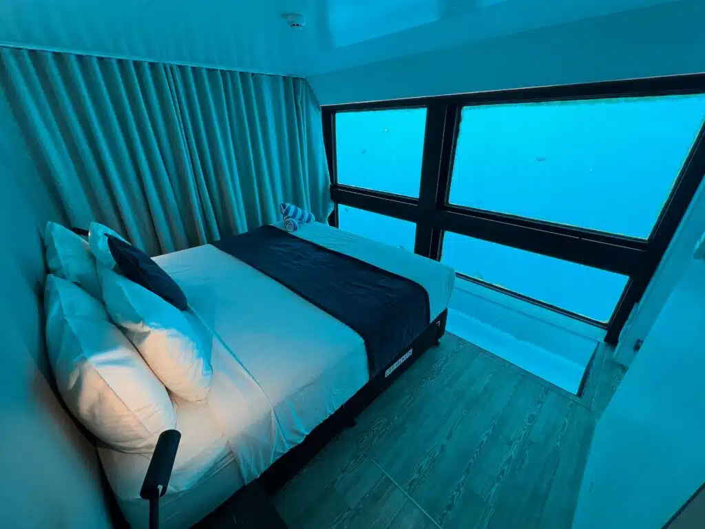 Reefsuite underwater hotel room