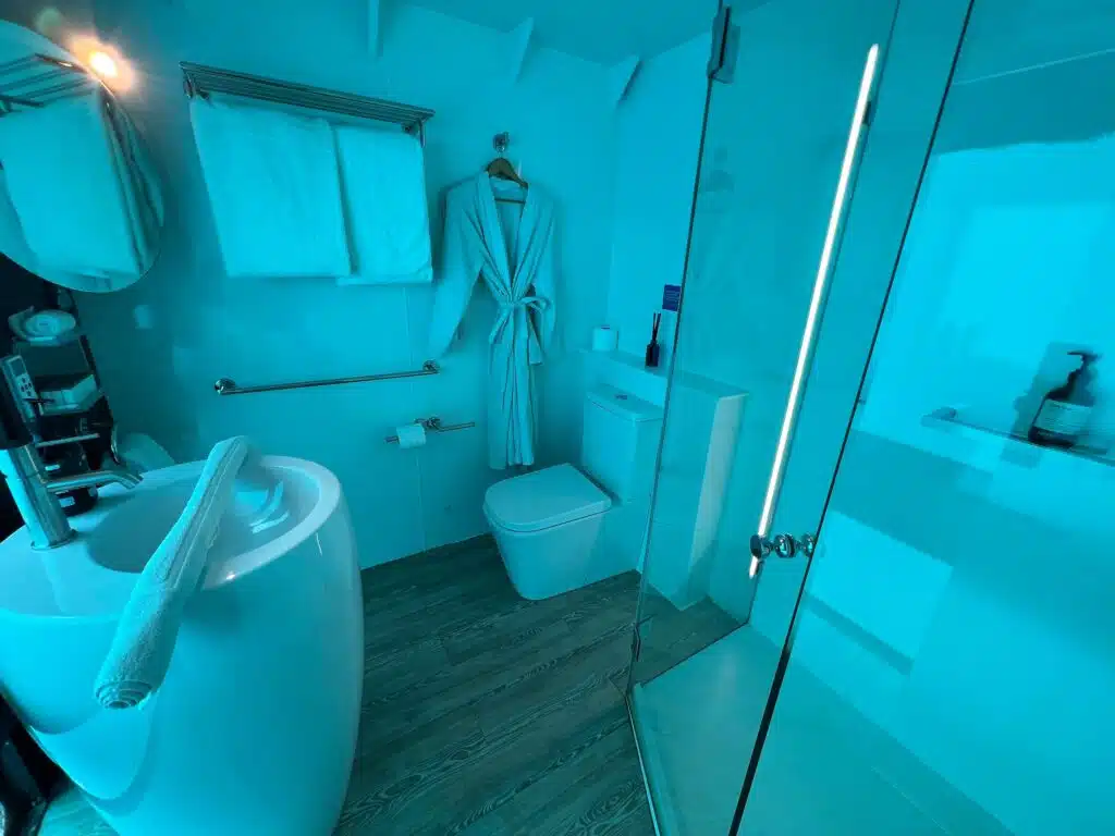 Reefsuites bathroom