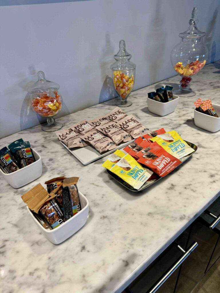 Snacks at the BLADE Manhattan East Lounge that are available to passengers prior to their flight 