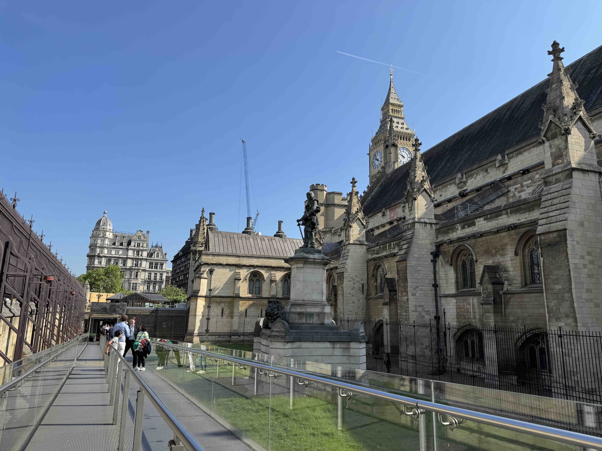 Entry to free UK parliament tour 