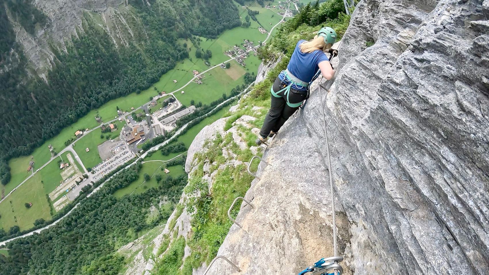 looking down the cliff on the Mürren via ferrata